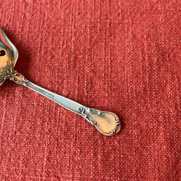 Gorham Chantilly (Lion-Anchor-G) 4 5/8” Solid Bon Bon Spoon 10 Pierce w/Monogram - Picture 5 of 8